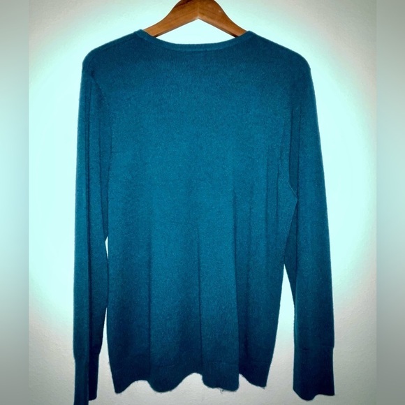 NWT 70% Wool 30% Cashmere Blend Classic Crew Neck Sweater - Picture 2 of 11